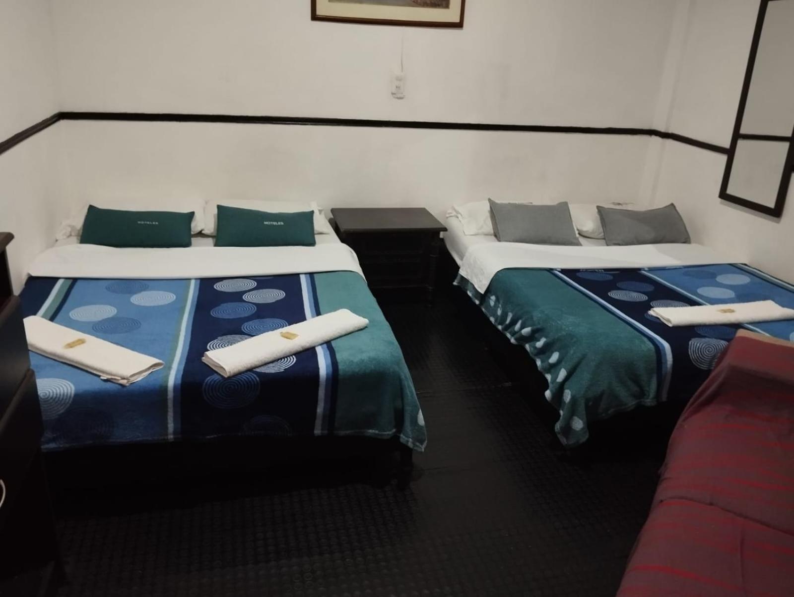 Hotel Colonial Armenia Ro Экстерьер фото