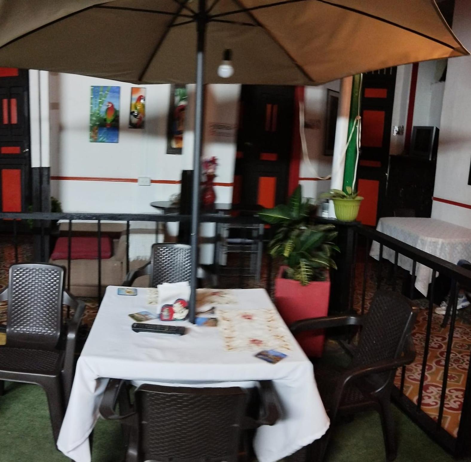 Hotel Colonial Armenia Ro Экстерьер фото