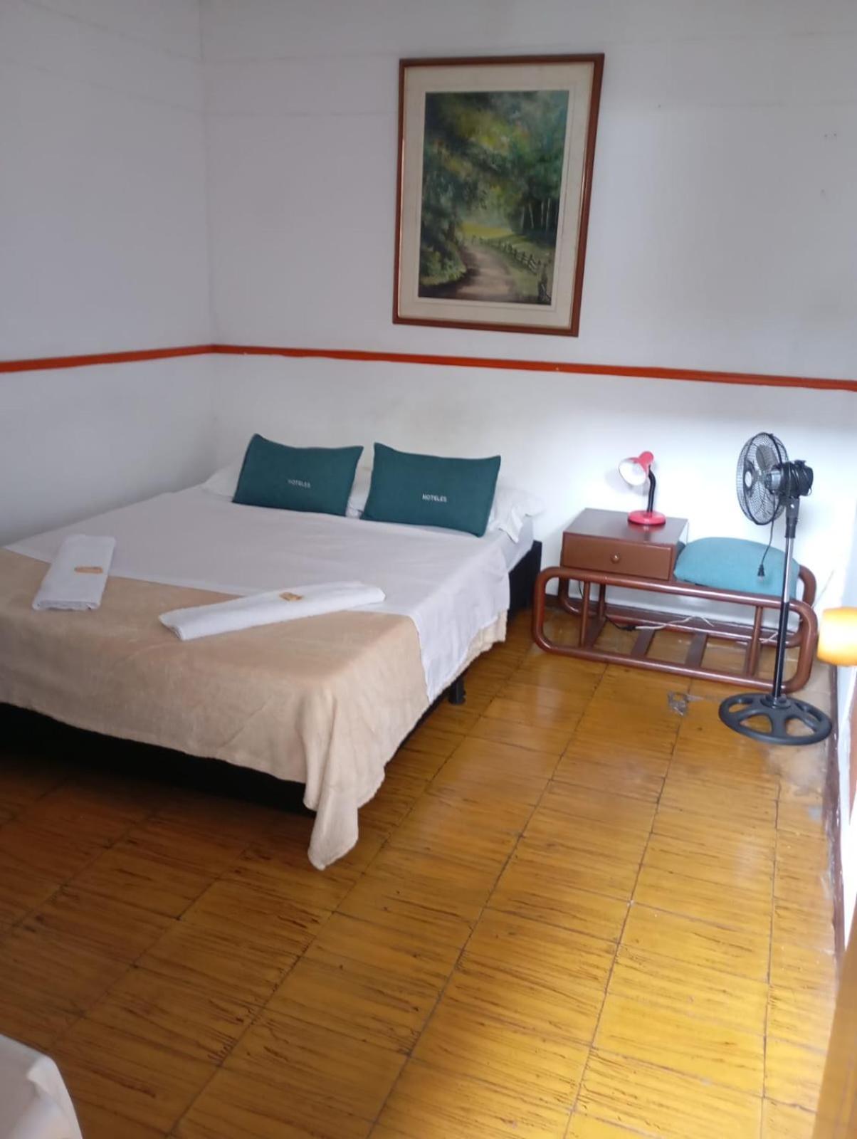 Hotel Colonial Armenia Ro Экстерьер фото